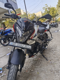 White Bajaj Pulsar NS 160 BS6