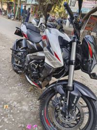 White Bajaj Pulsar NS 160 BS6