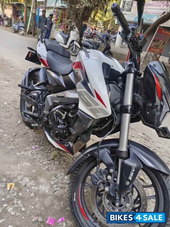 White Bajaj Pulsar NS 160 BS6