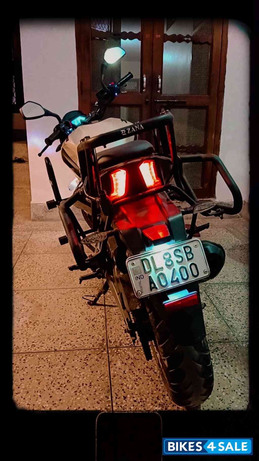 White Bajaj Dominar 400 ABS BS6