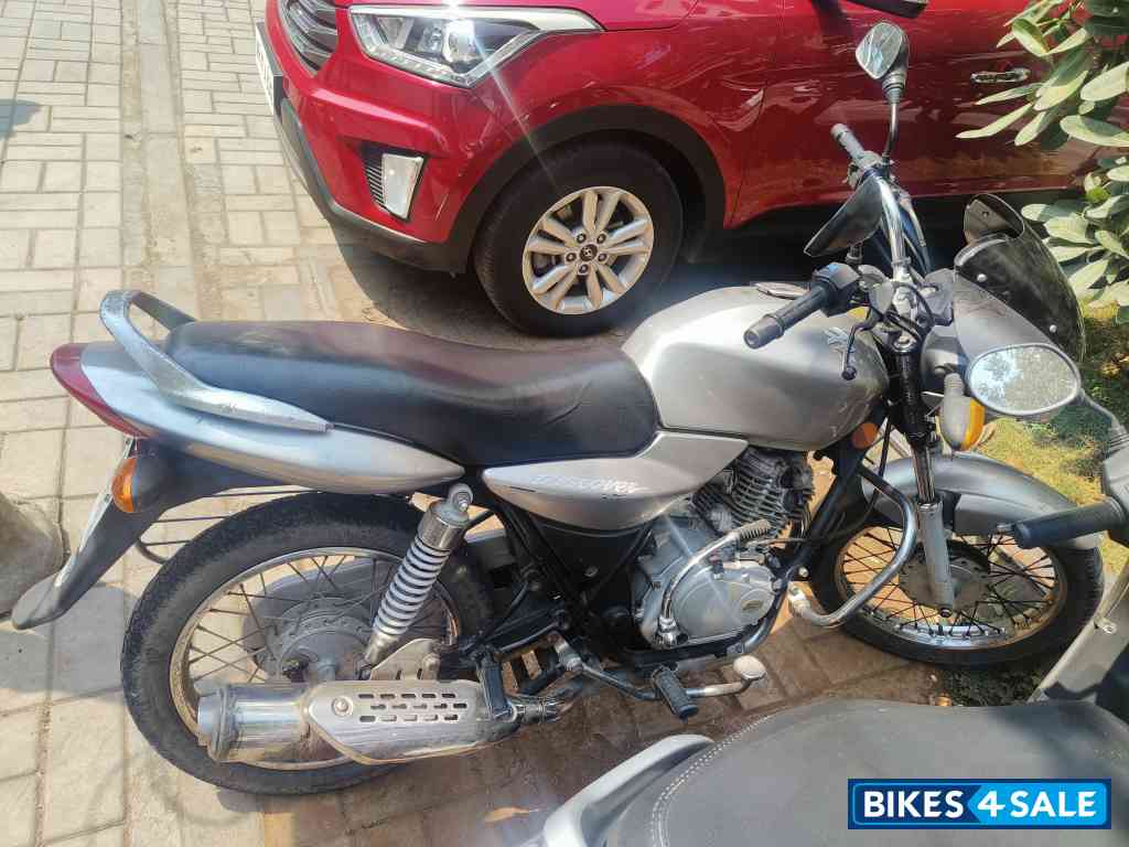 Silver Bajaj Discover 125