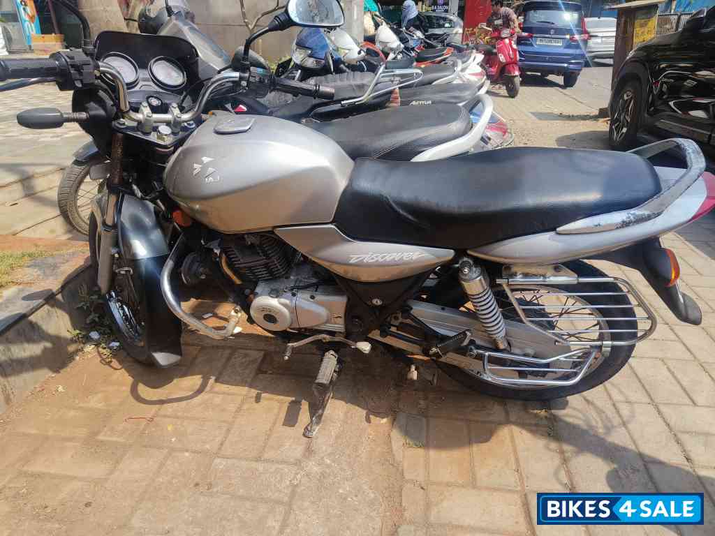 Silver Bajaj Discover 125