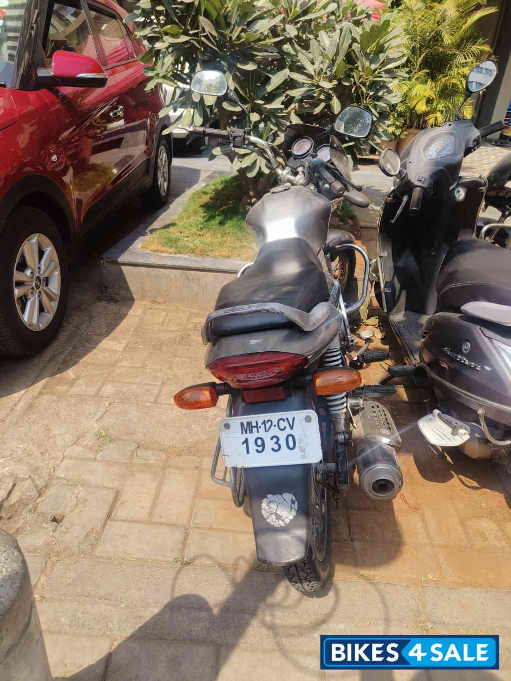 Silver Bajaj Discover 125