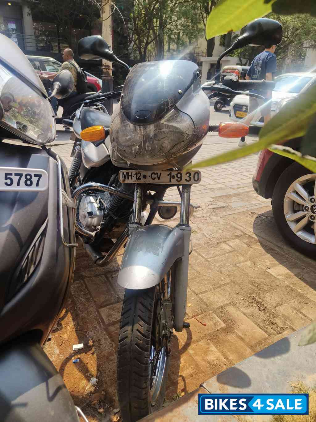 Silver Bajaj Discover 125