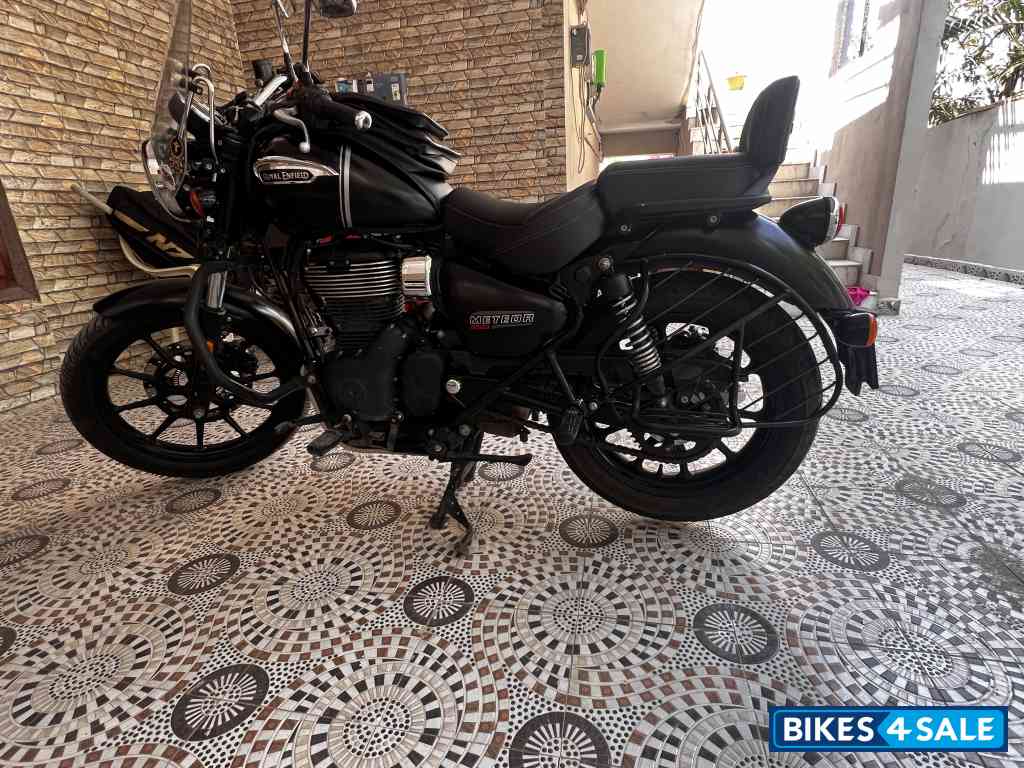 Royal Enfield Meteor 350 Supernova