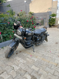 Royal Enfield Classic Stealth Black 2023 Model