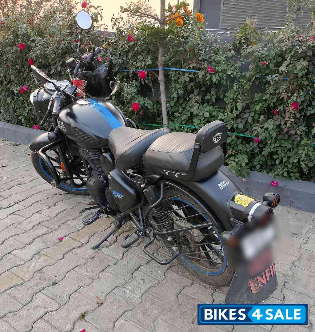 Royal Enfield Classic Stealth Black