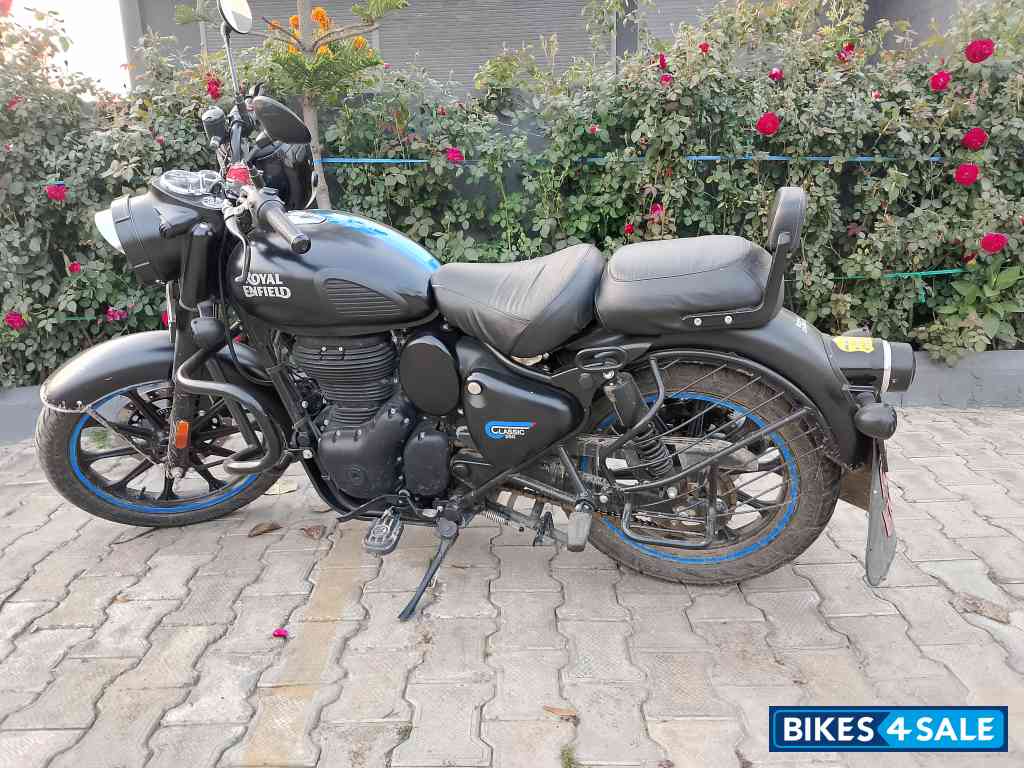 Royal Enfield Classic Stealth Black