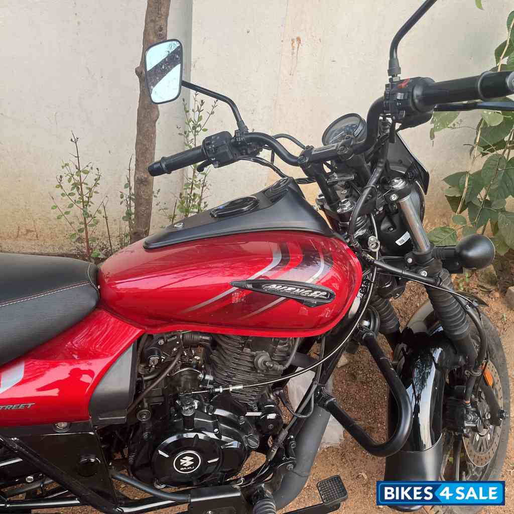 Red Bajaj Avenger Street 160 BS6