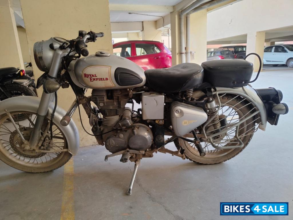 Silver Royal Enfield Classic 350 Silver Royal Enfield Classic 350
