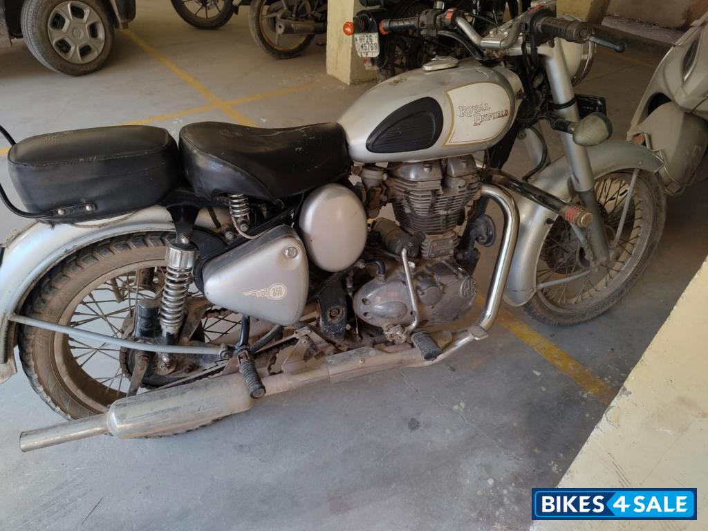 Silver Royal Enfield Classic 350 Silver Royal Enfield Classic 350