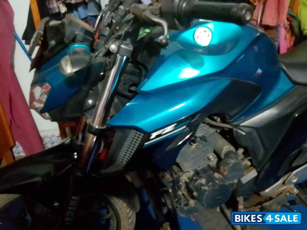 Blue Yamaha FZ25