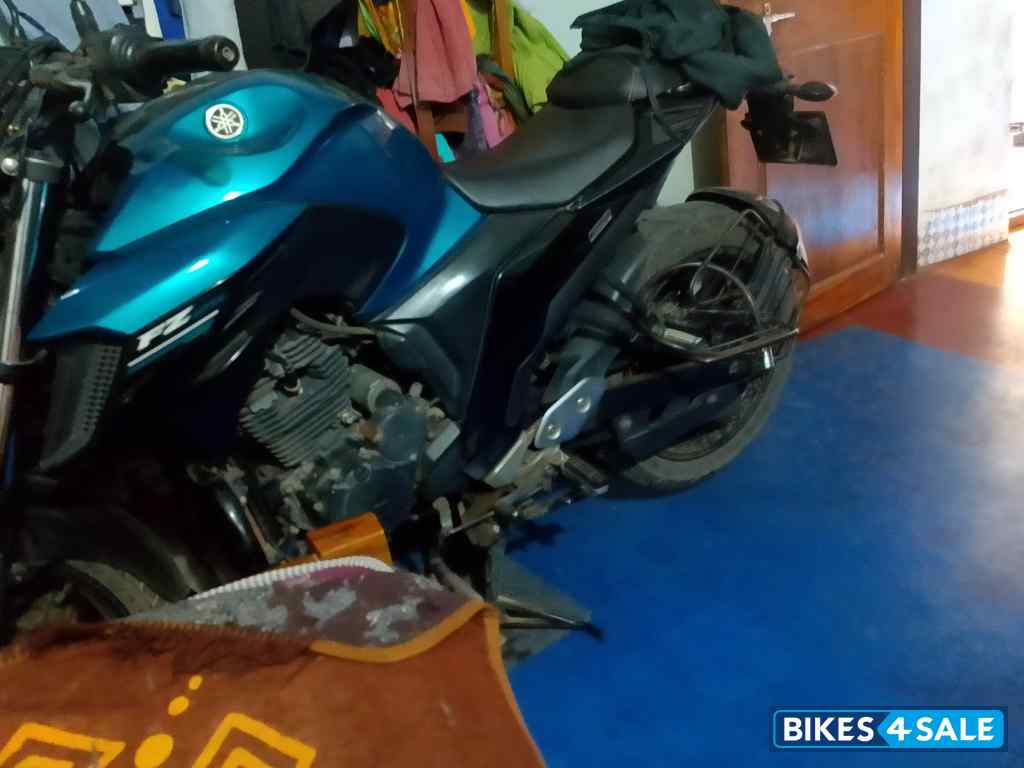 Blue Yamaha FZ25