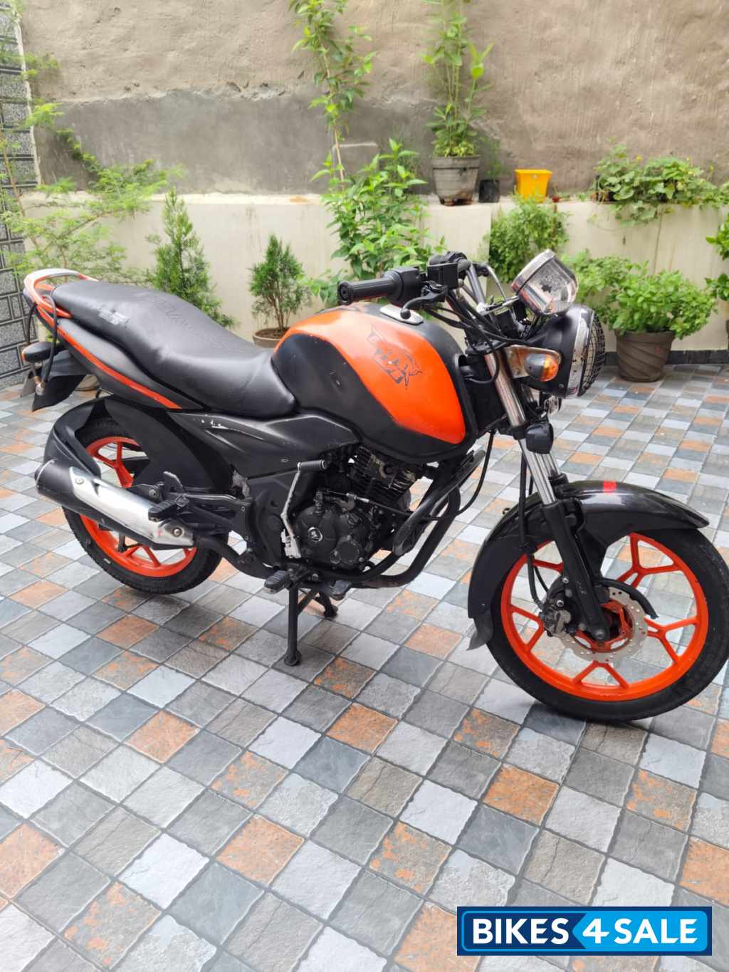 Ora Ge Bajaj Discover 125 ST