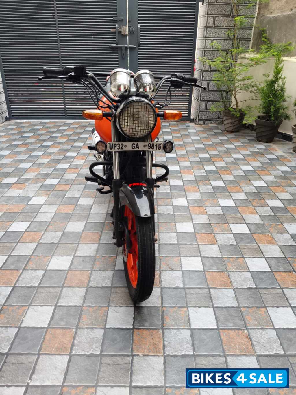 Ora Ge Bajaj Discover 125 ST