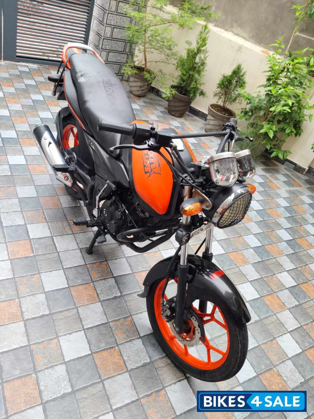 Ora Ge Bajaj Discover 125 ST