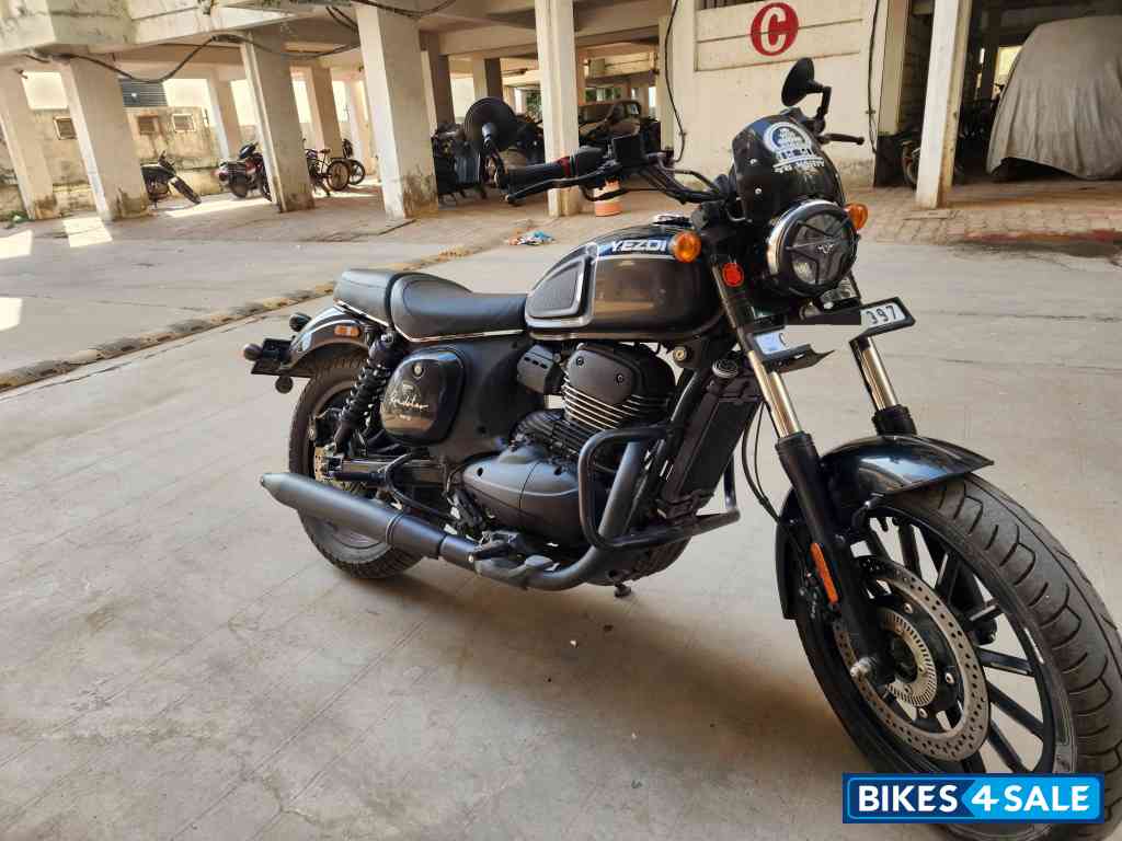 Forest Green Yezdi Roadster Dual Tone