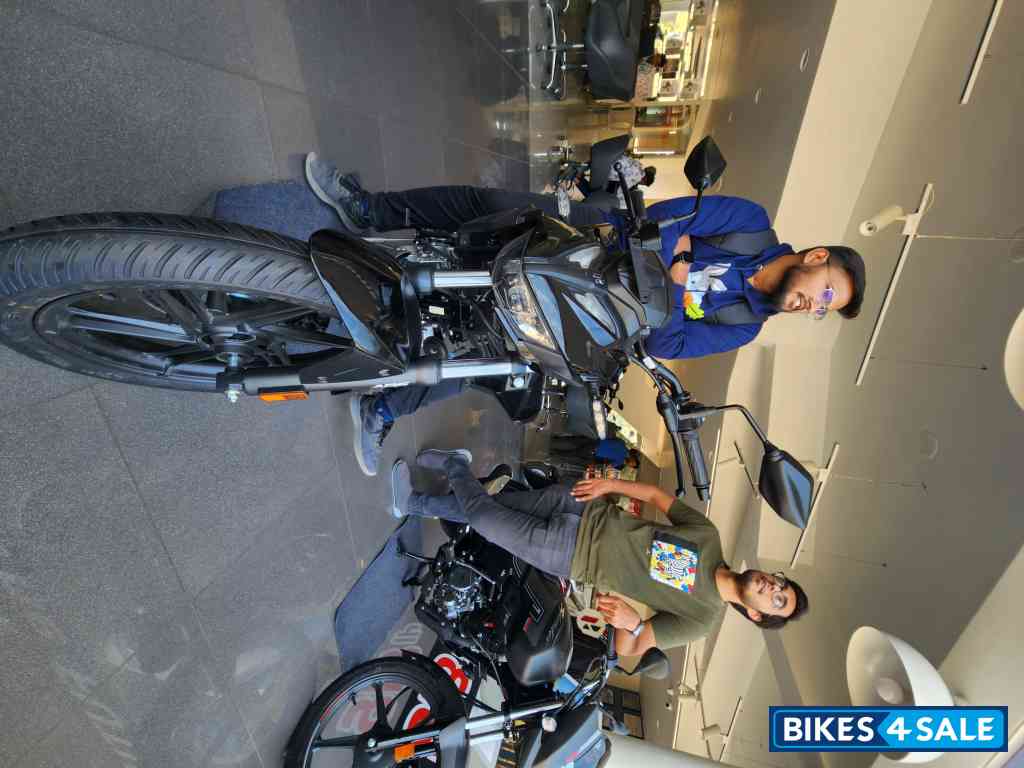 Forest Green Yezdi Roadster Dual Tone