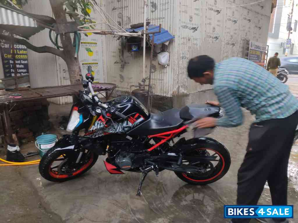 KTM Duke 200 ABS KTM Duke 200 ABS