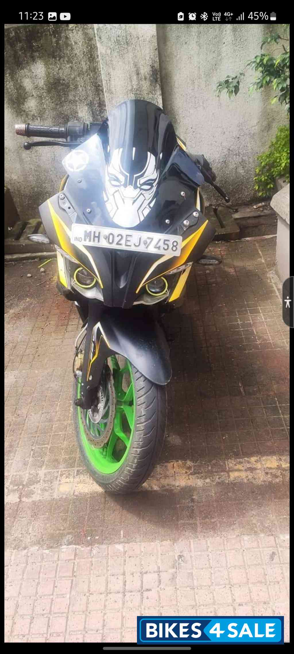 Mate Black Bajaj Pulsar RS 200 ABS