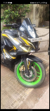 Mate Black Bajaj Pulsar RS 200 ABS