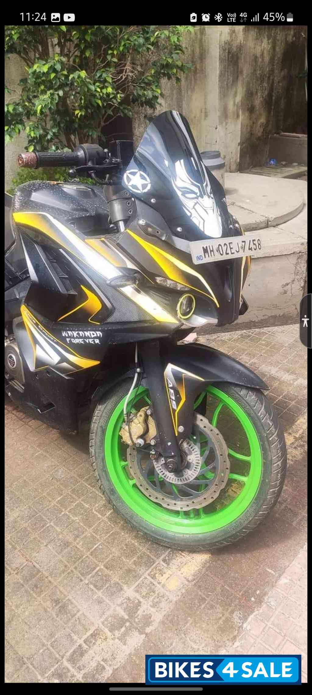 Mate Black Bajaj Pulsar RS 200 ABS