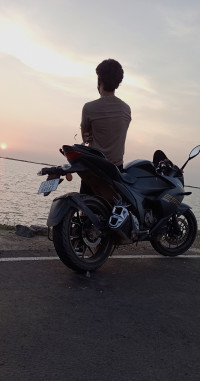 Matt Black Suzuki Gixxer SF 250