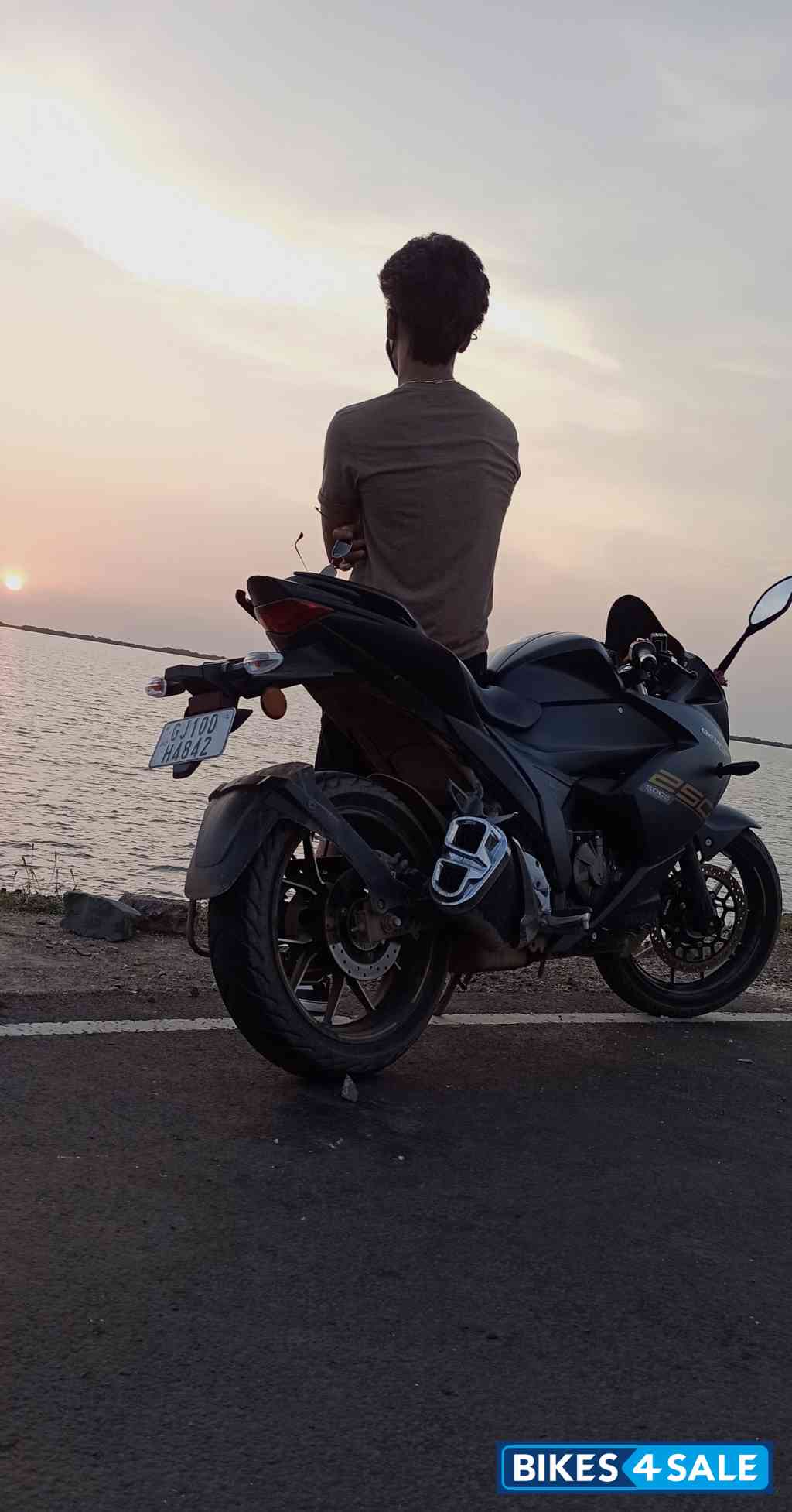 Matt Black Suzuki Gixxer SF 250