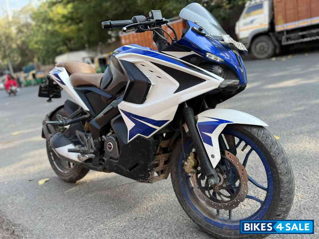 Blue/white Bajaj Pulsar RS 200