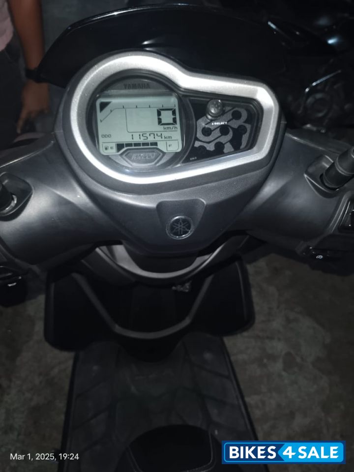 Black And Gold Yamaha Cygnus Ray ZR