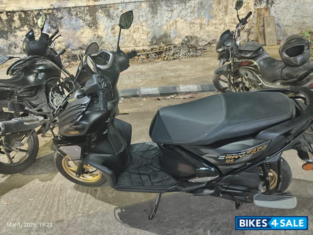 Black And Gold Yamaha Cygnus Ray ZR