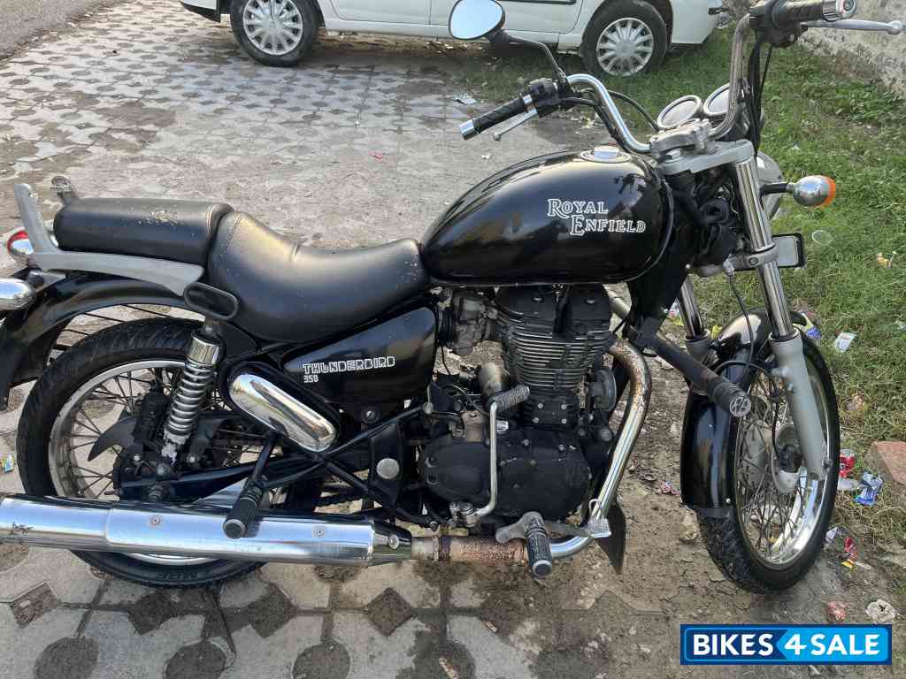 Black Royal Enfield Thunderbird 350