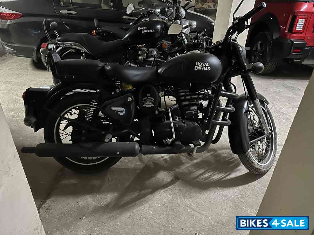 Royal Enfield Classic Stealth Black