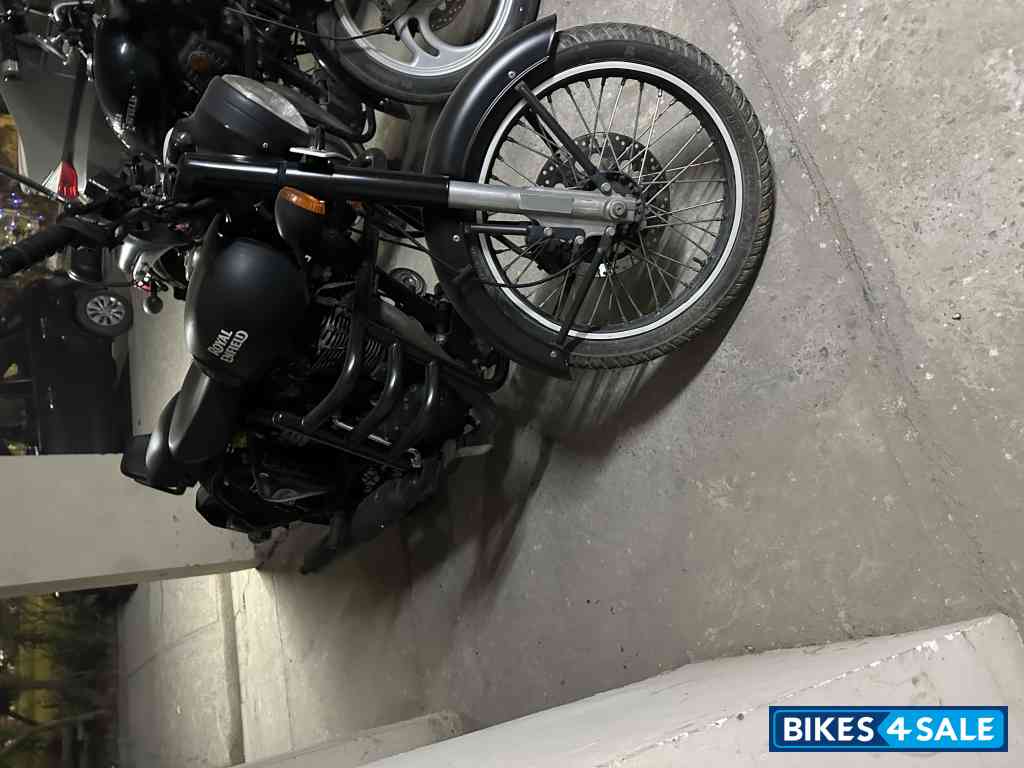 Royal Enfield Classic Stealth Black