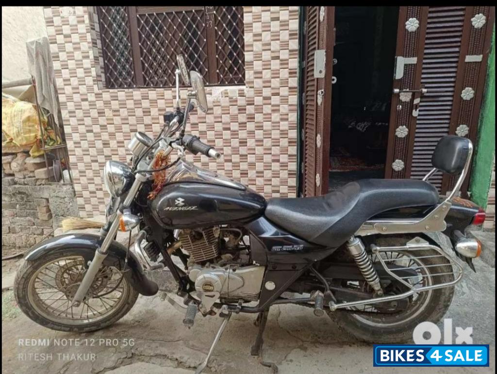 Bajaj Avenger 220 DTS-i