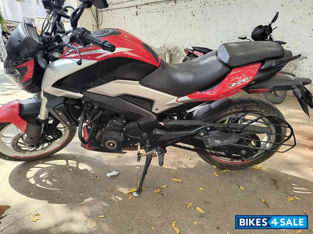 Conyon Red Bajaj Dominar 250 2022