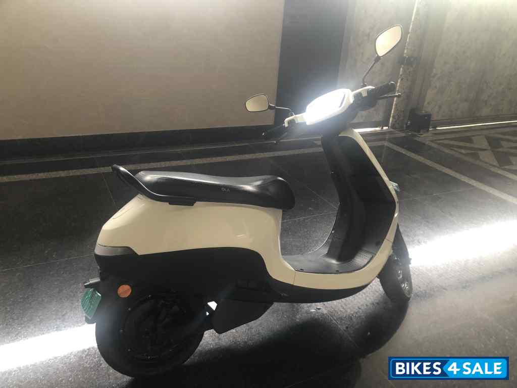 Porcelain White Ola S1 Air