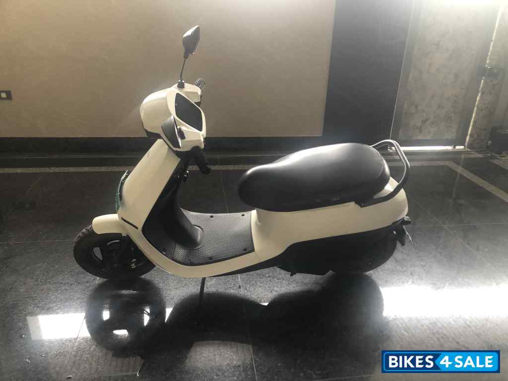 Porcelain White Ola S1 Air