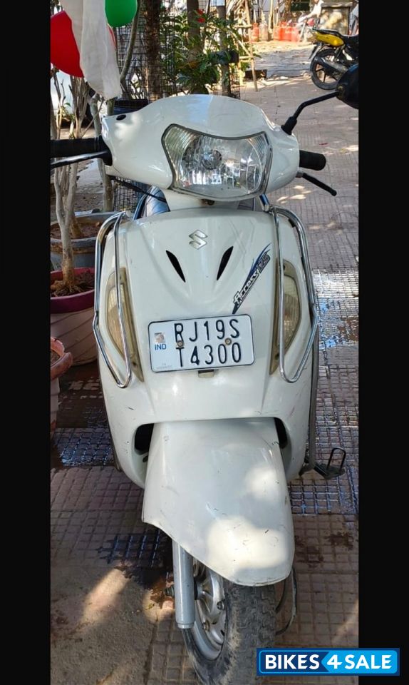 White Suzuki Access 125