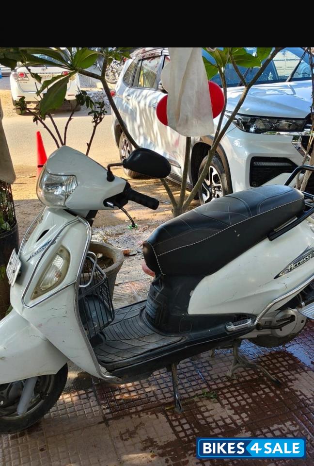 White Suzuki Access 125