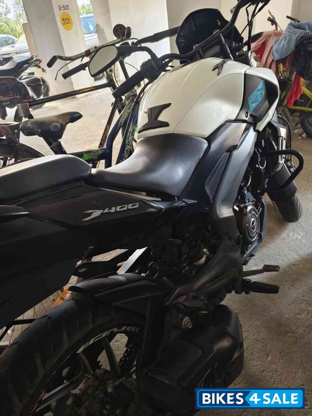 White Bajaj Dominar 400 ABS BS6