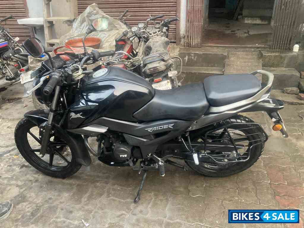 Black TVS Raider Split Seat