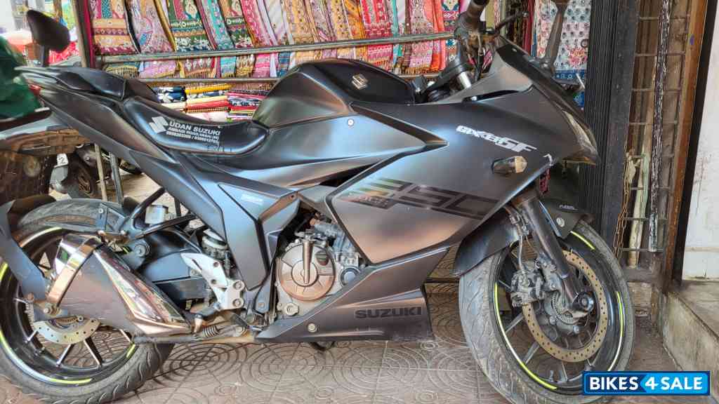 Black Suzuki Gixxer SF 250 BS6