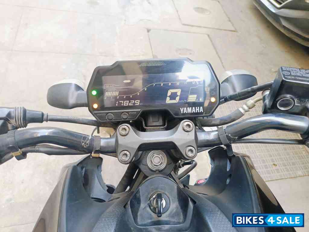 Metalic Black Yamaha MT-15 Ver 2.0