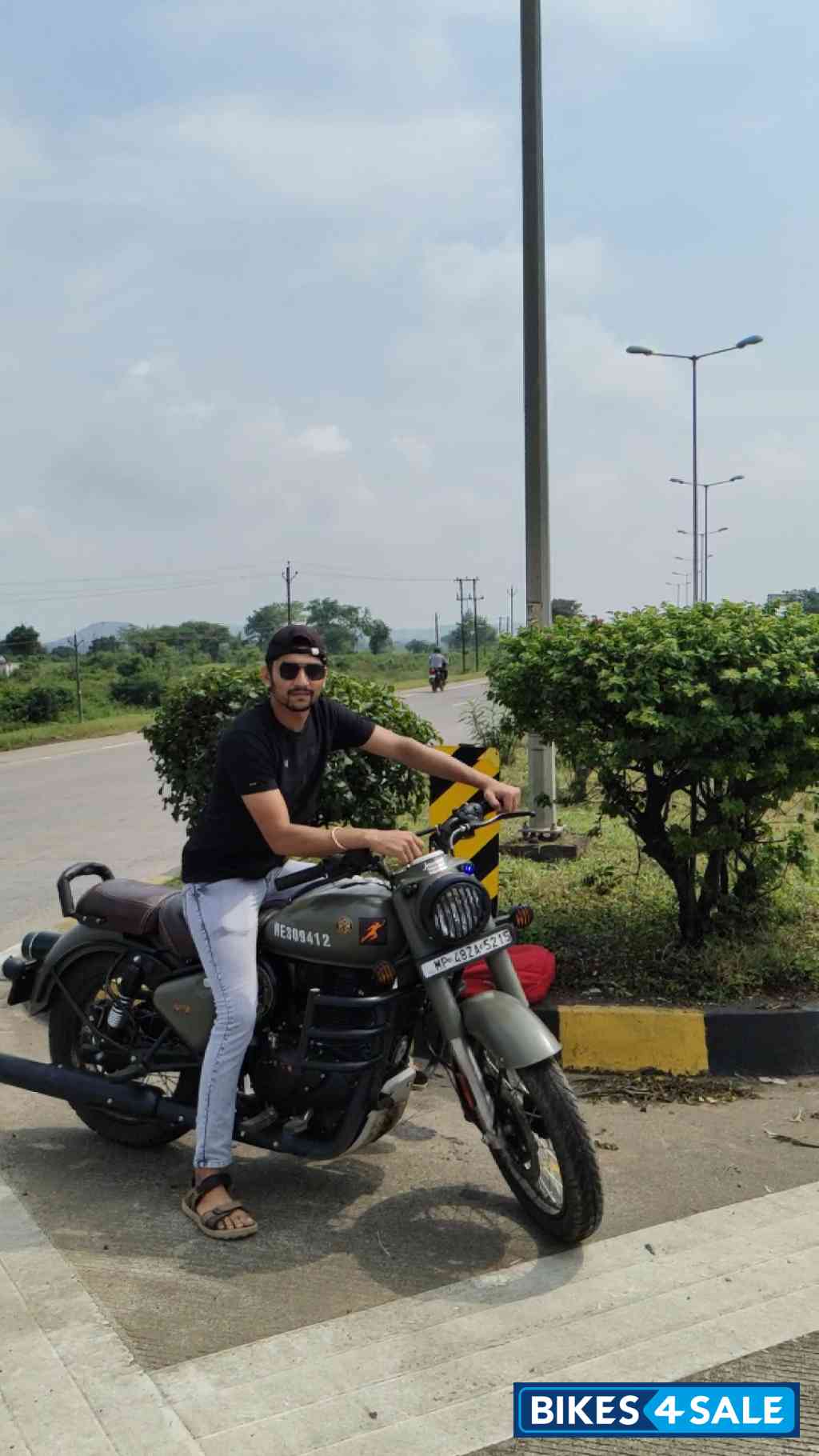 Marsh Grey Royal Enfield Classic 350 Dual Channel BS6 Marsh Grey Royal Enfield Classic 350 Dual Channel BS6