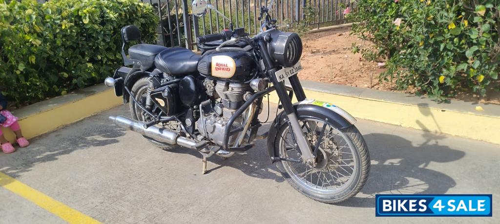Black Royal Enfield Classic 500