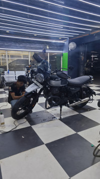 Yezdi Scrambler Dual Tone