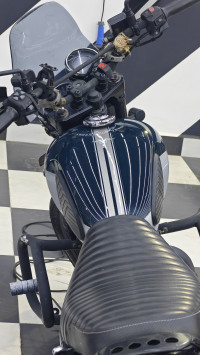 Yezdi Scrambler Dual Tone