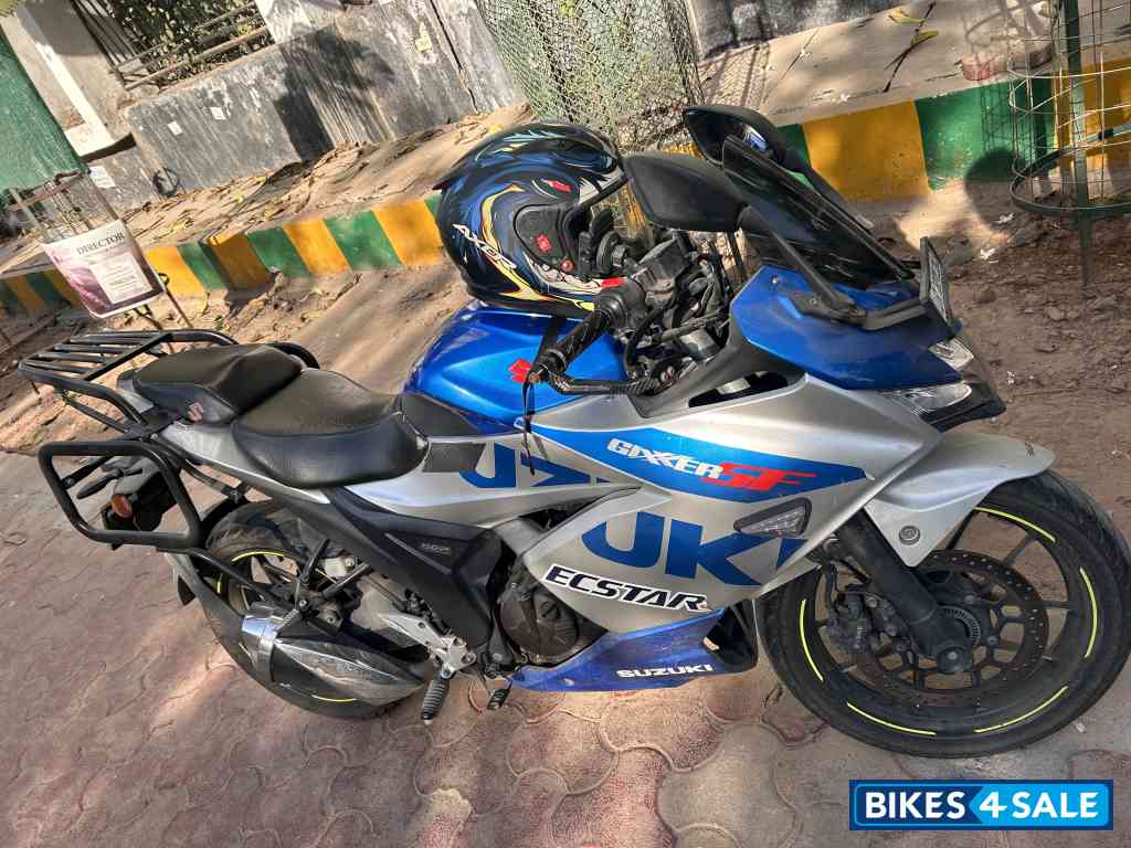 Metallic Silver Suzuki Gixxer SF 250 BS6