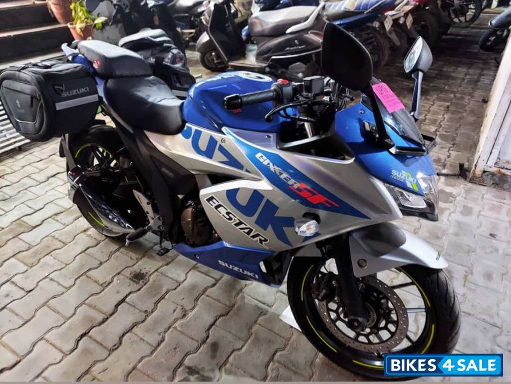 Metallic Silver Suzuki Gixxer SF 250 BS6